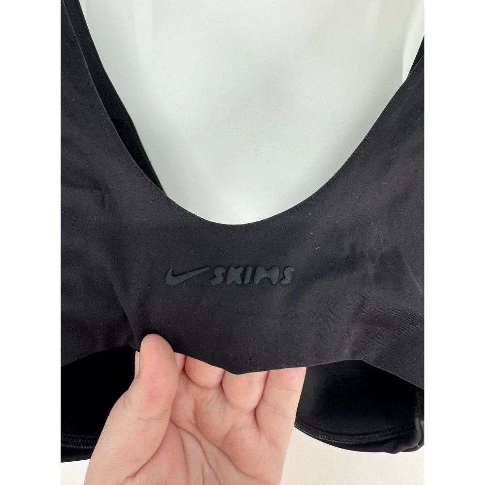 Nike x SKIMS Matte Twist Front Plunge Sports Bra Womens Medium Obsidian Black